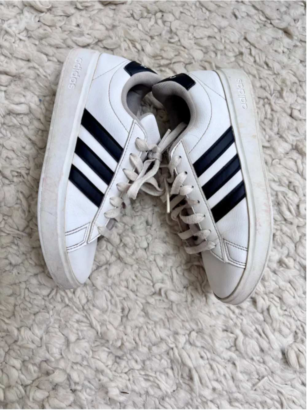 Women's Adidas Sneakers White Black Stripes Size 5 Lace Up Classic